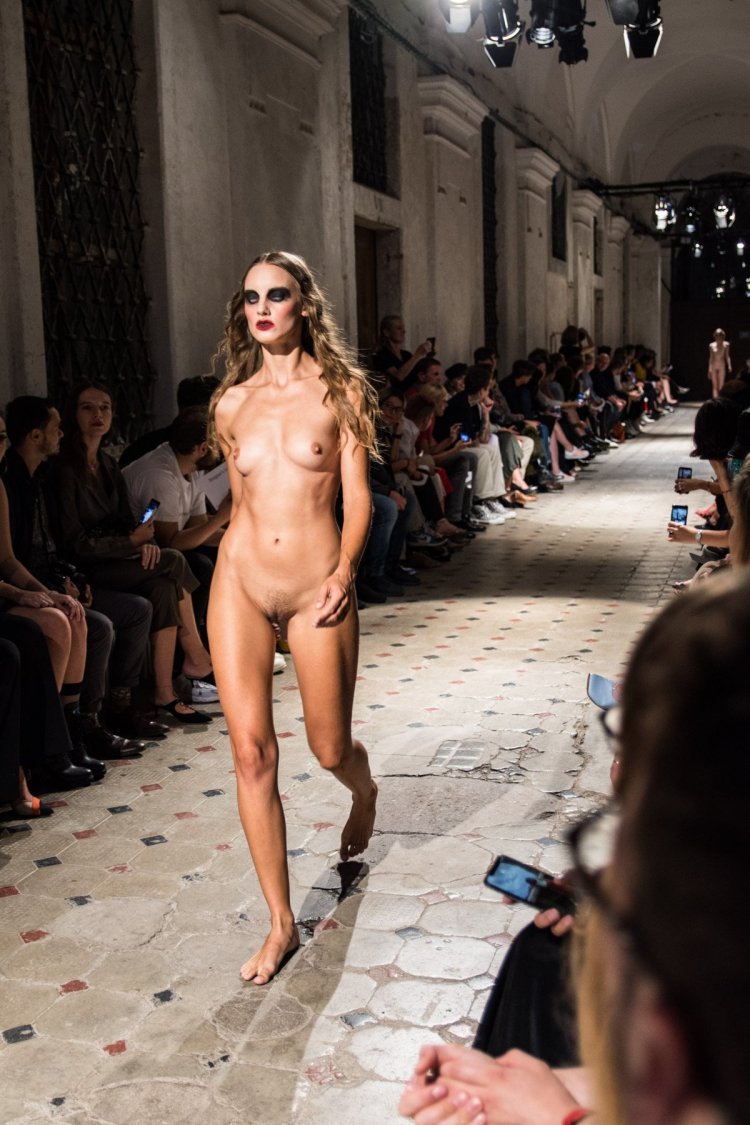 Nude Catwalk Porn Photo