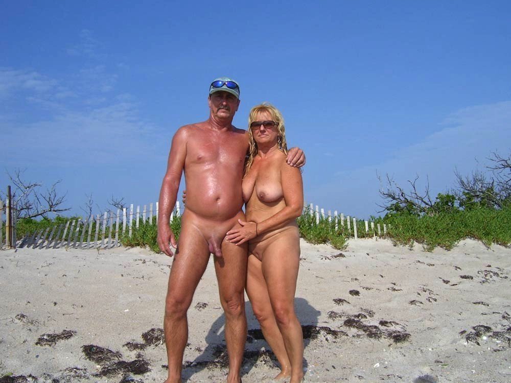 Фото Голых Семейных Нудистов На Пляже
