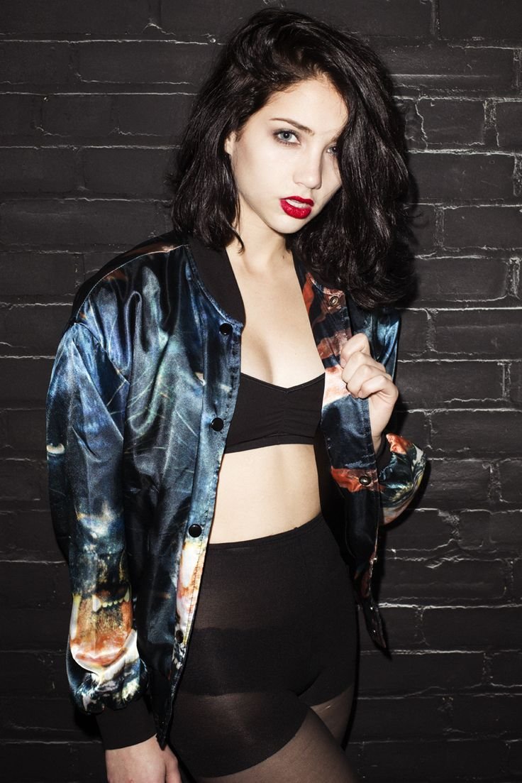 Emily Rudd with a guy