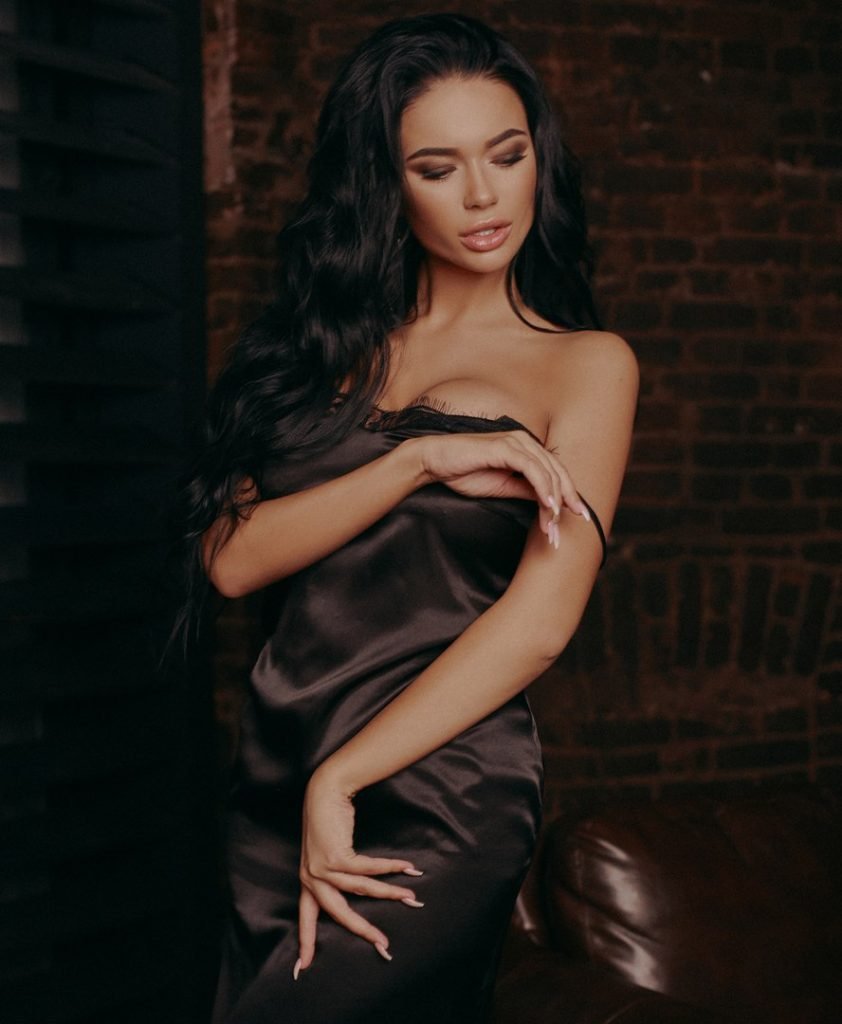 Yana Koshkin breasts