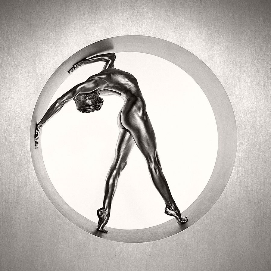 NAKED DANCERS