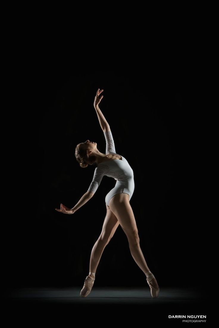 Movement and dance of naked women
