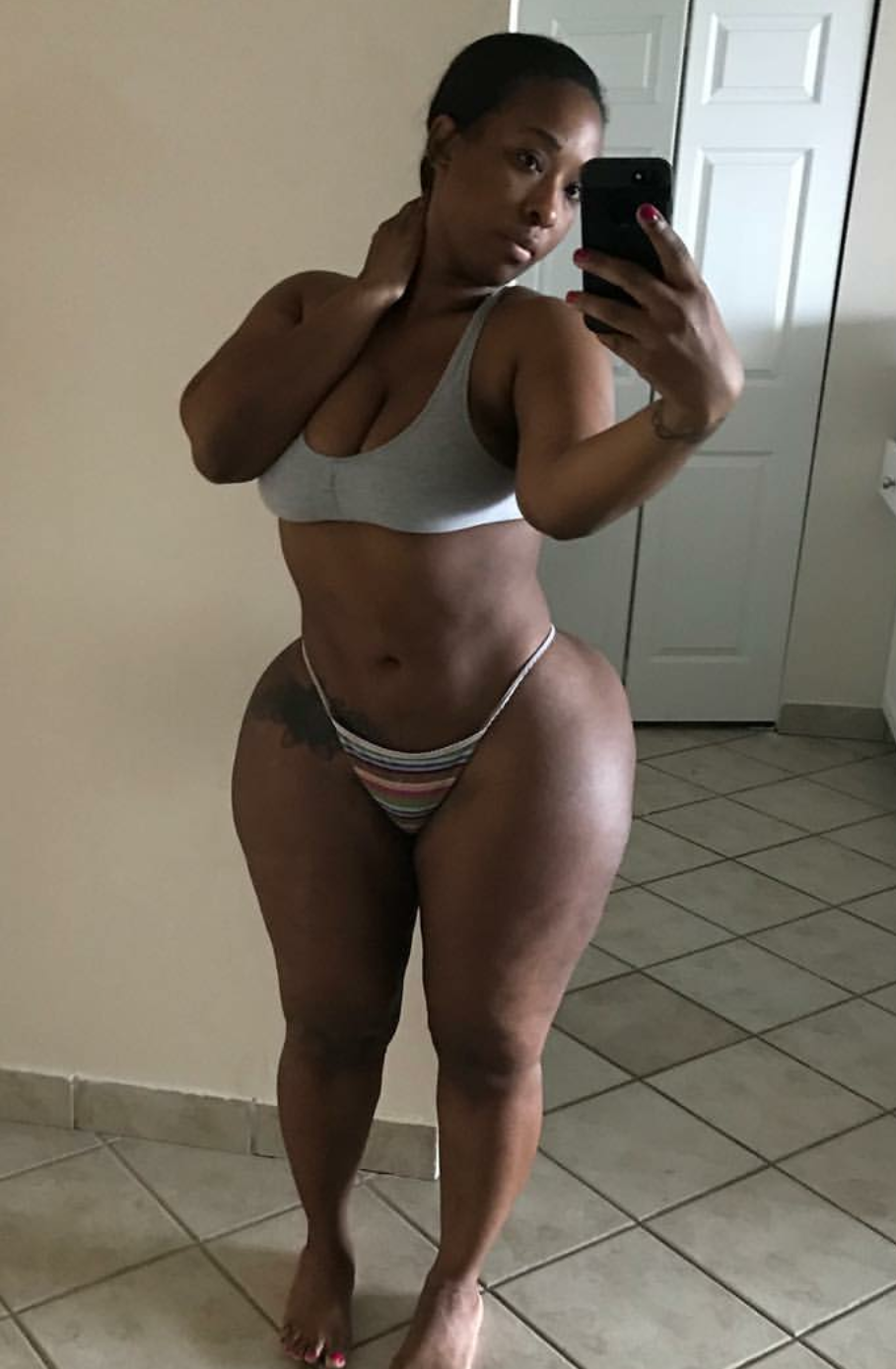 Naked women with wide hips