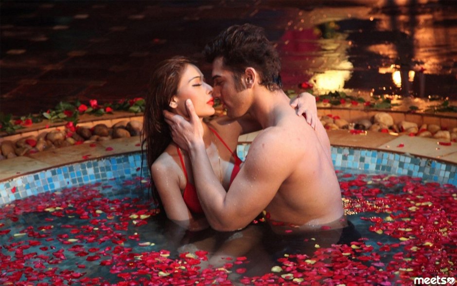 Love in the pool