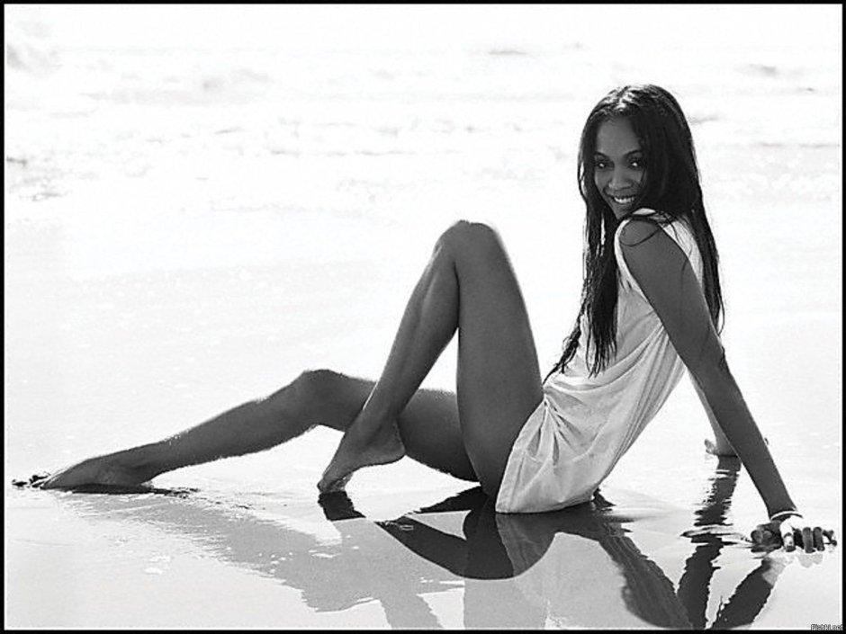 Zoe Saldana Tits in Konch