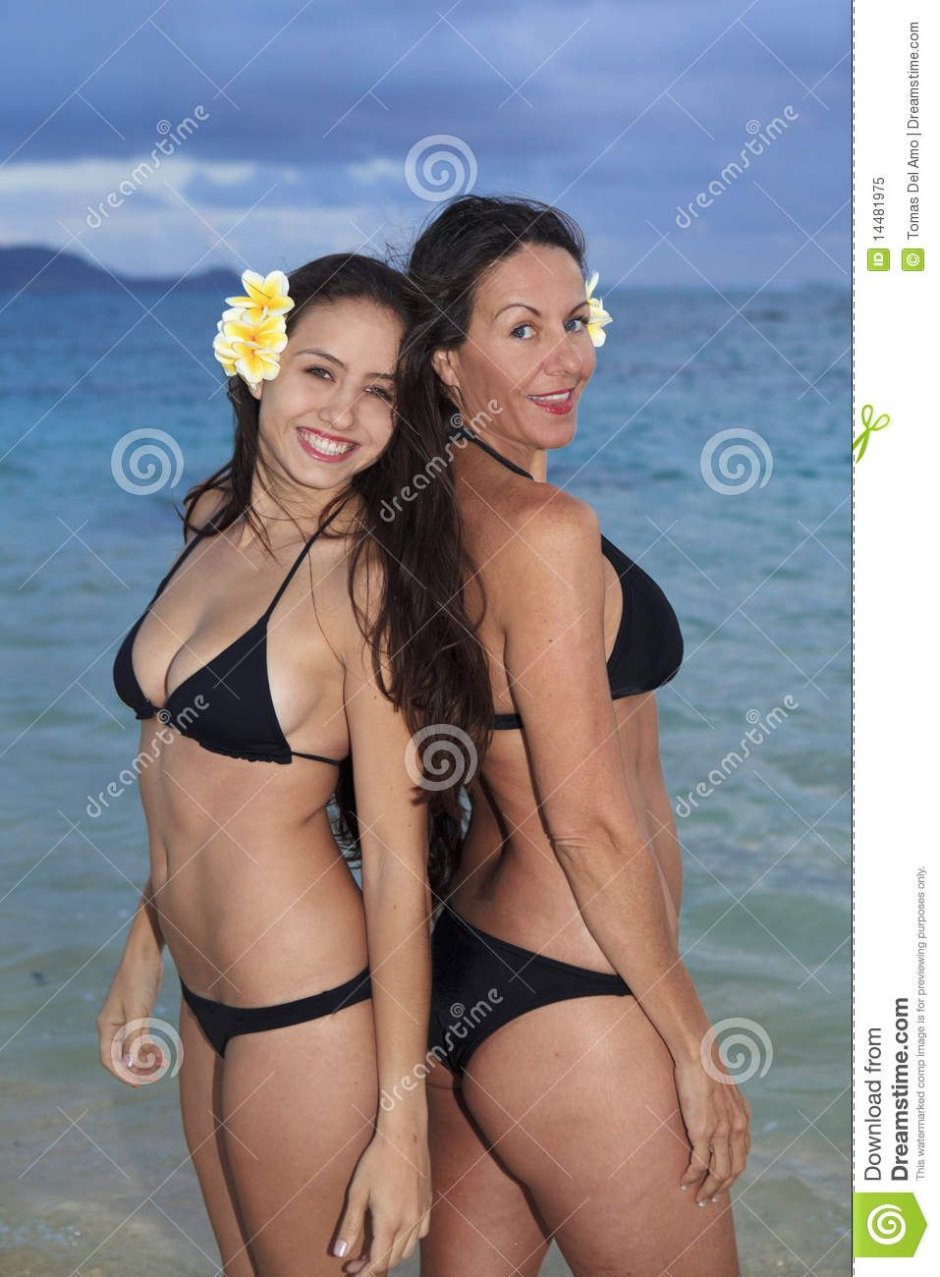 Alessandra Ambrosio with her daughter