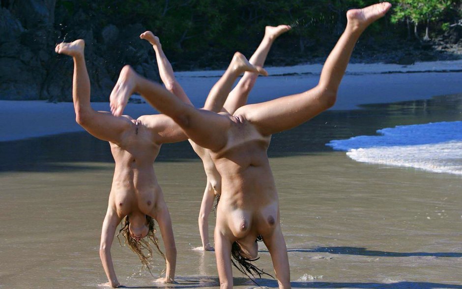 Erotic moments on the beach