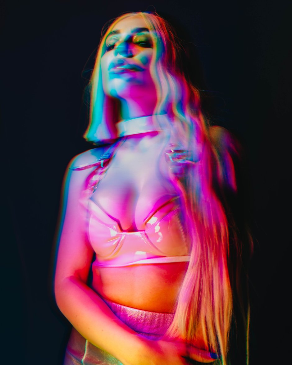 Ava Max Singer Naked