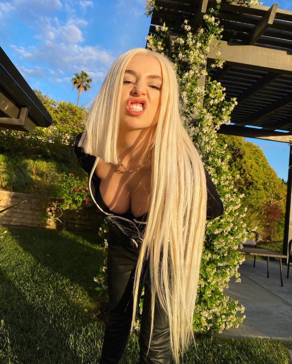 Ava Max Figure