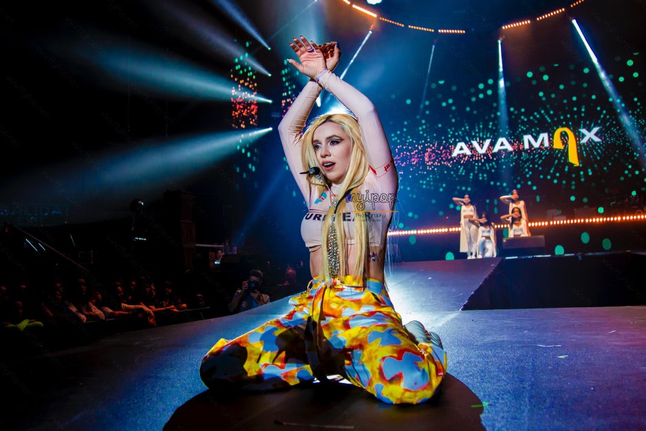 Ava Max chest