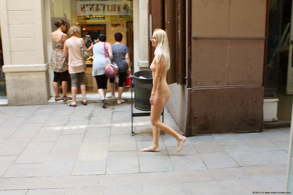 Nude in Public Photo from Vicky H