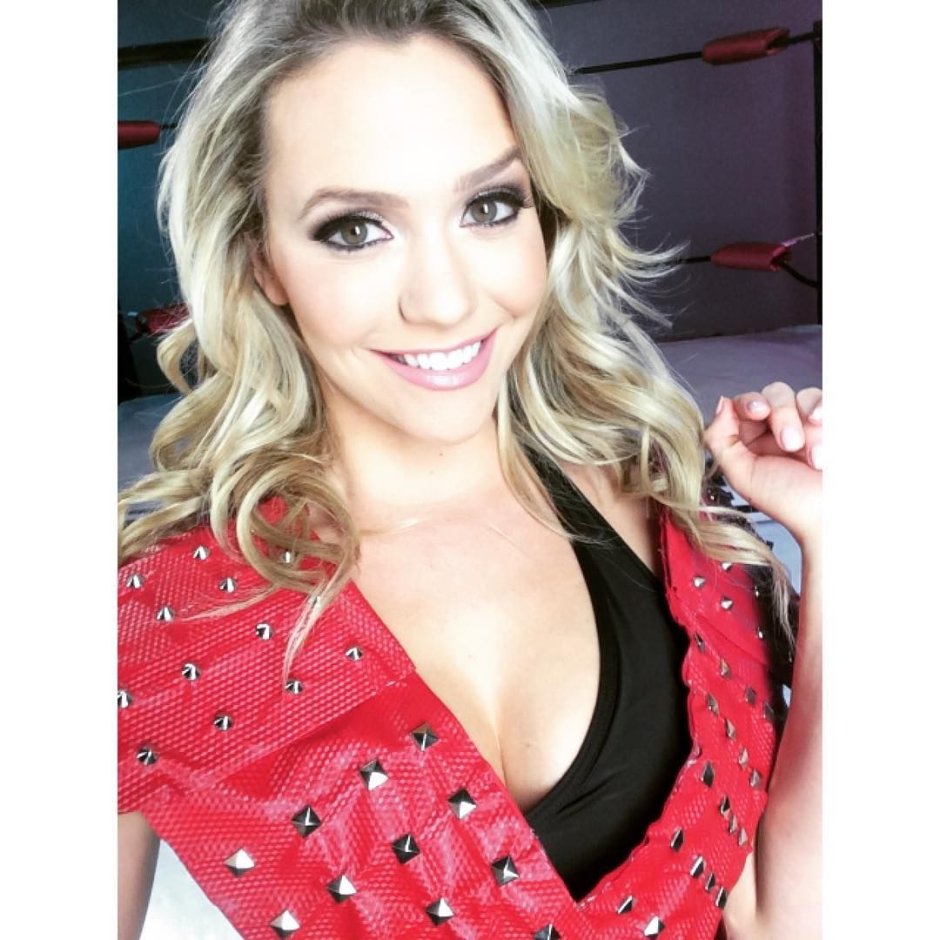 Mia Malkova Selfi Sexy