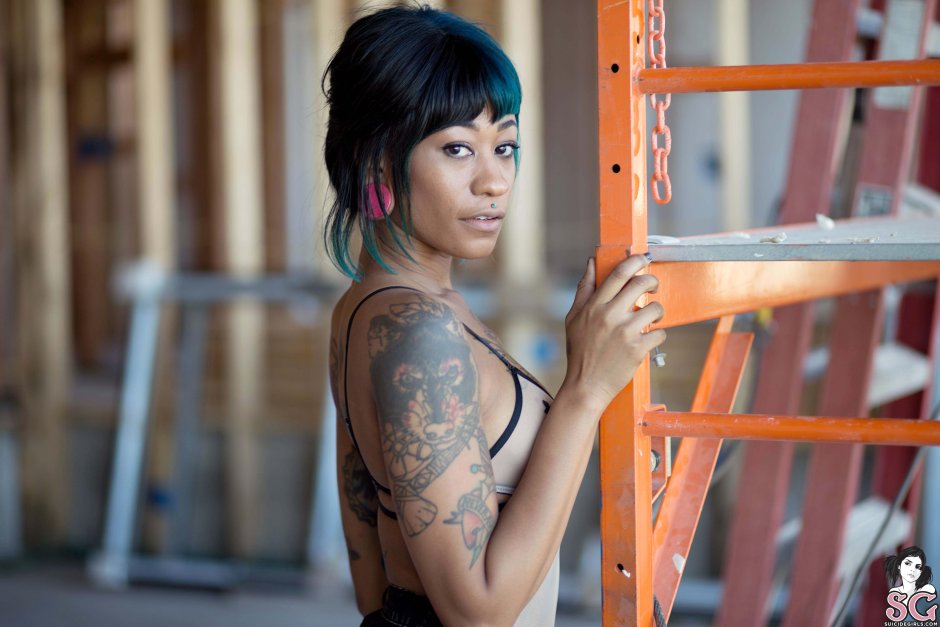 Saturn Suicidegirls
