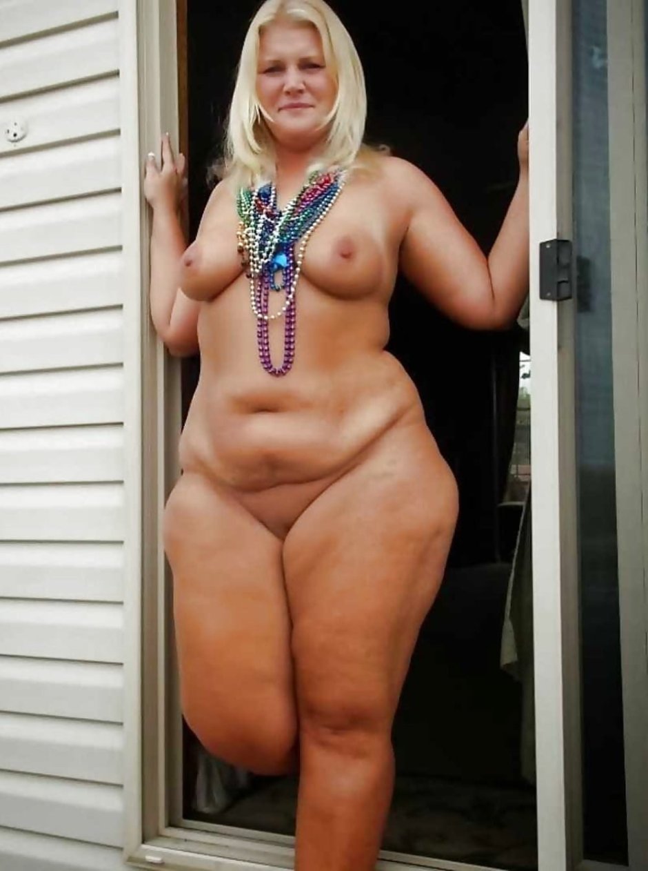 Large thighs in pantyhose nude