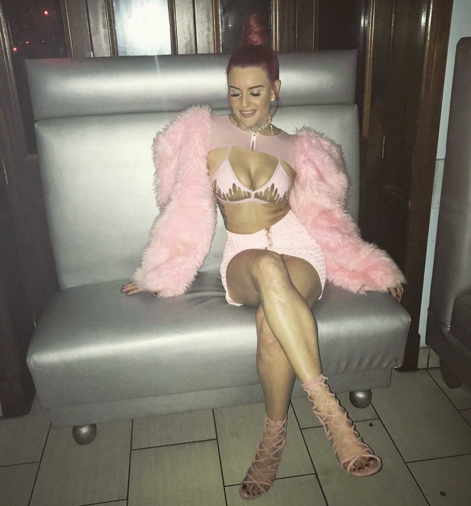 Naked blonde Valentina