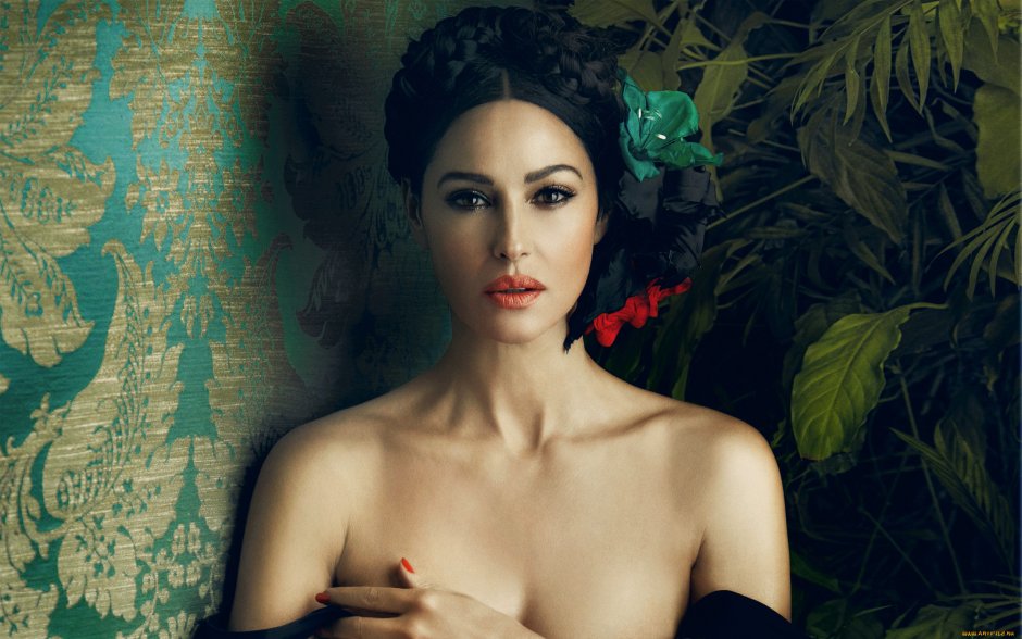 Monica Bellucci in your youth nude