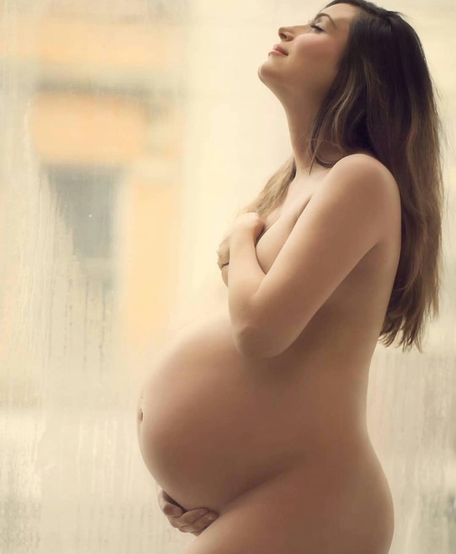 Naked pregnant nudist