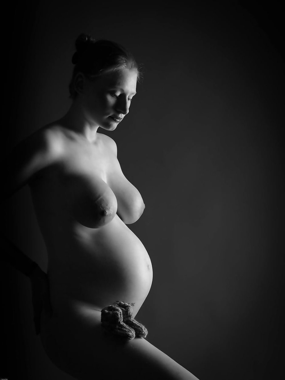 Naked pregnant girls