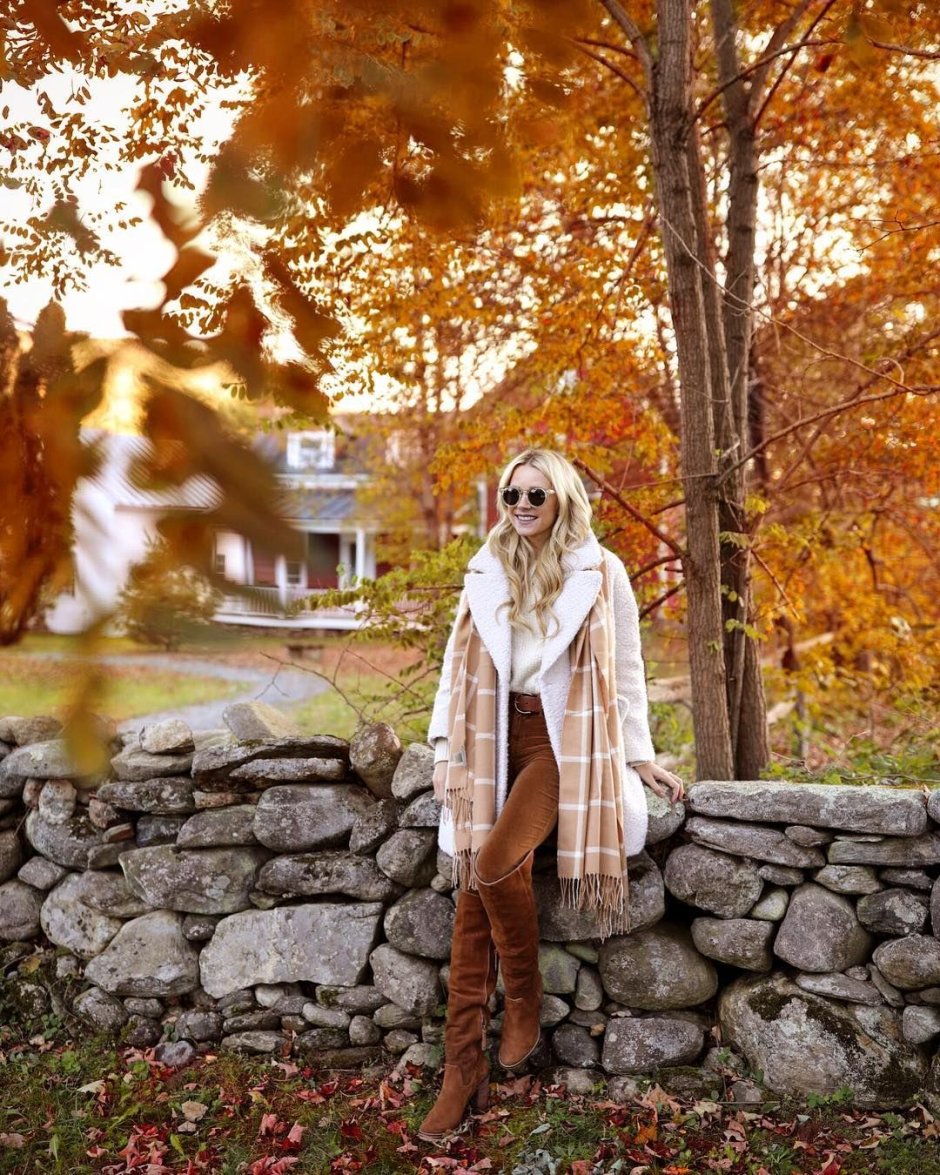 Girl in autumn leaves nude