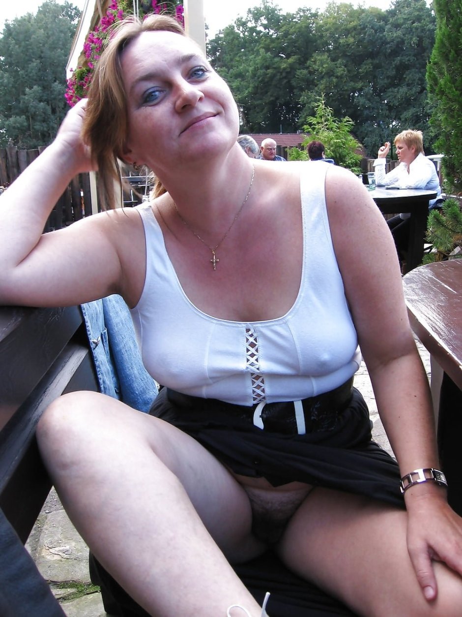Older women without panties by chance