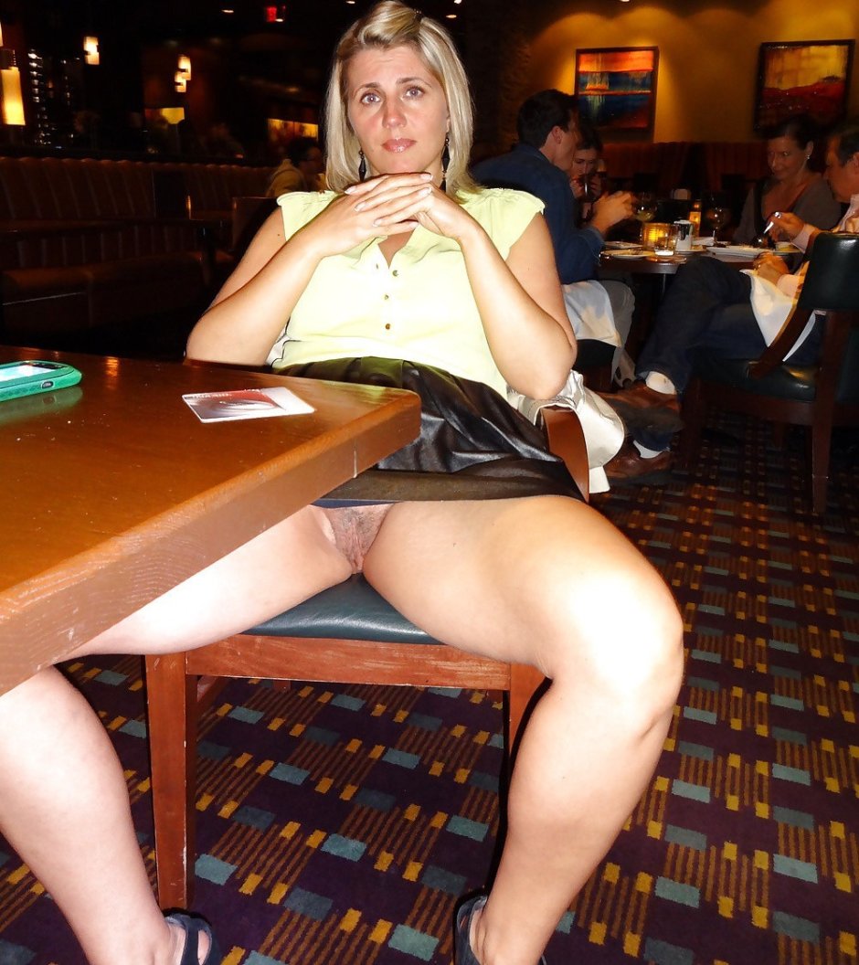 Upskirt Mature amateur