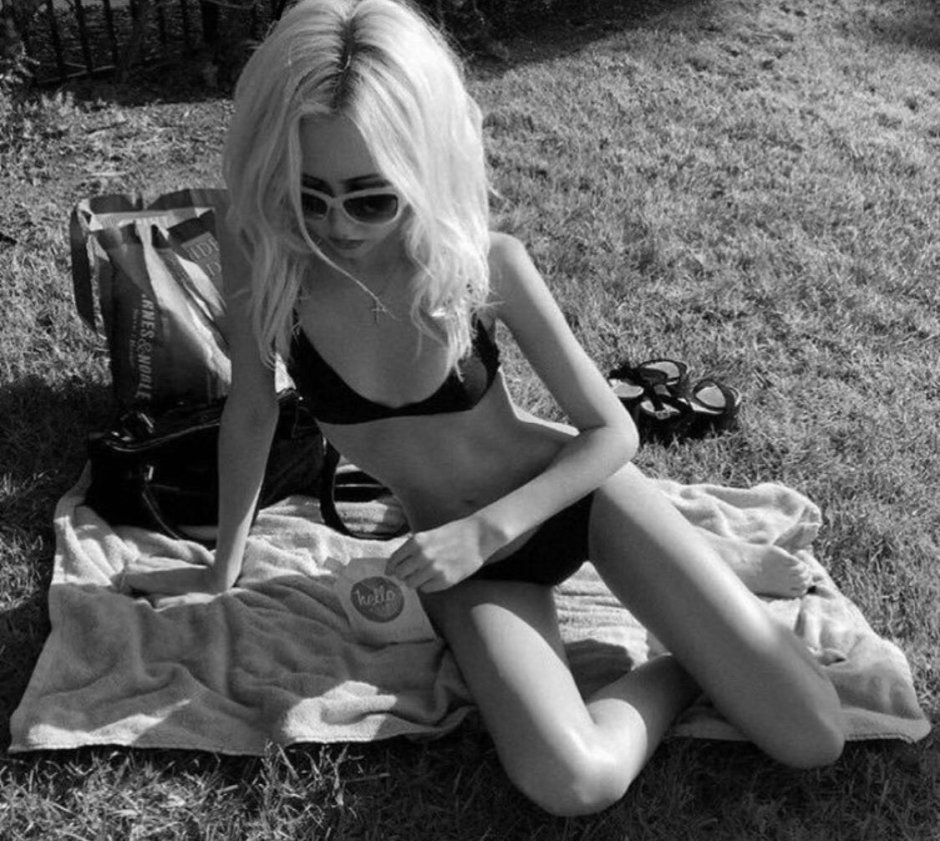 Ultra Skinny girl