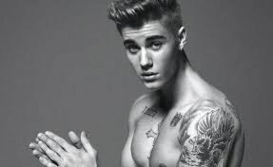 Justin Bieber Naked Paparazzi in the House