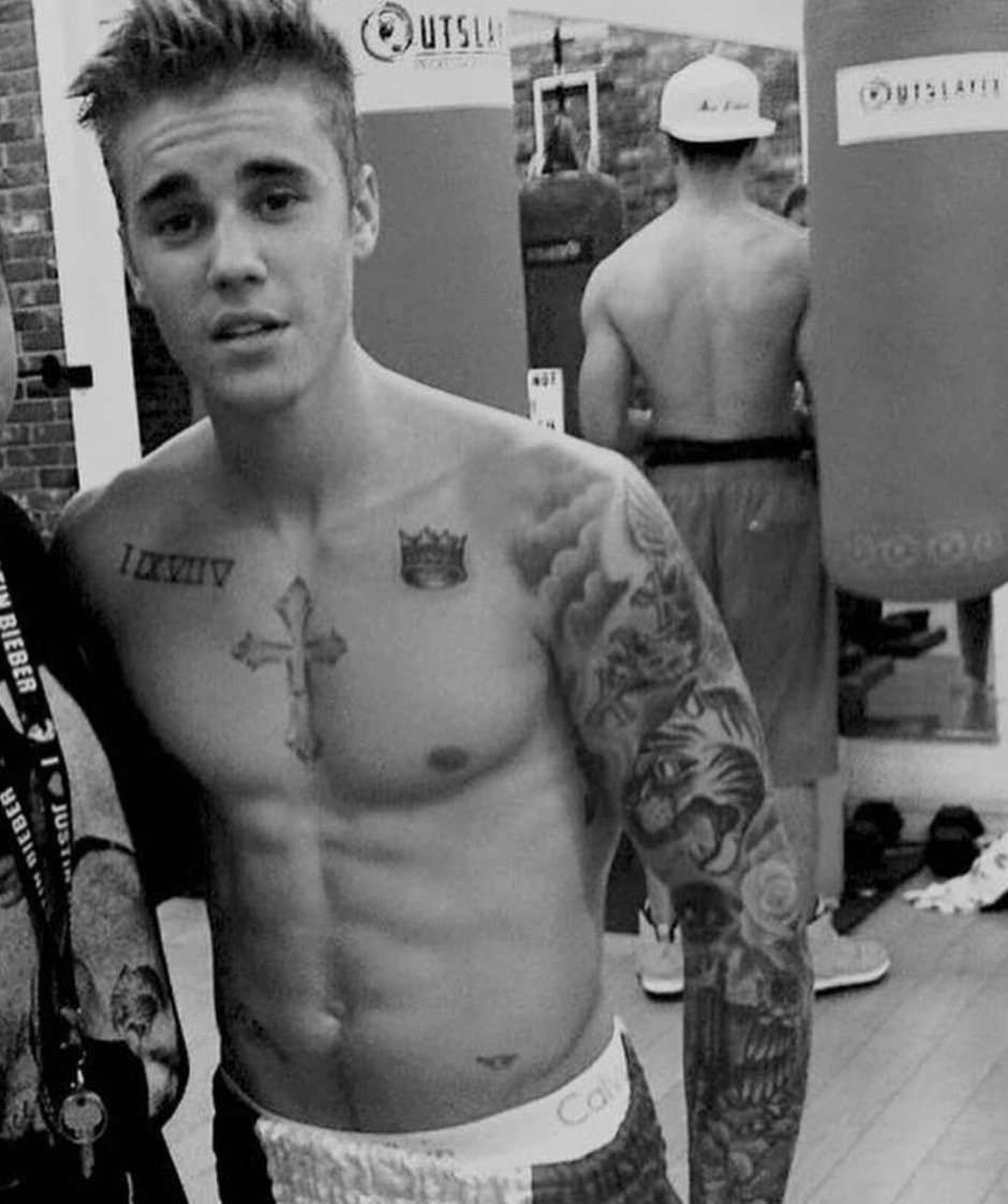 Naked Justin Bieber completely