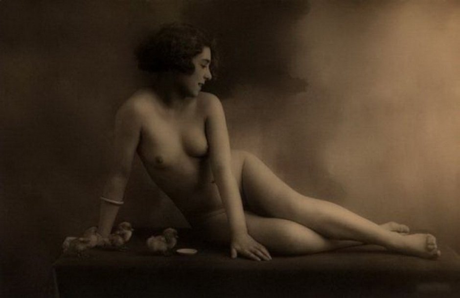 Retro naked June Palmer