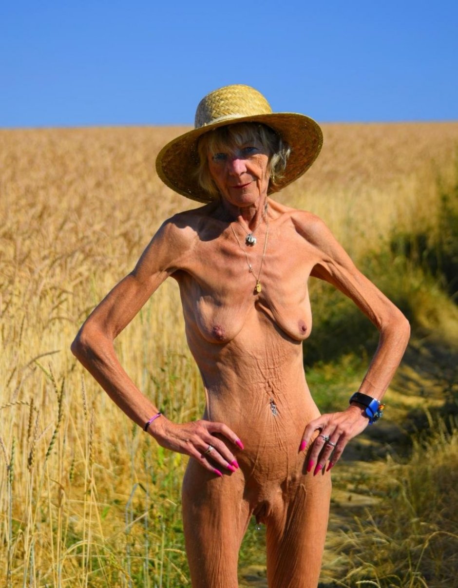 Naked long -legged old women