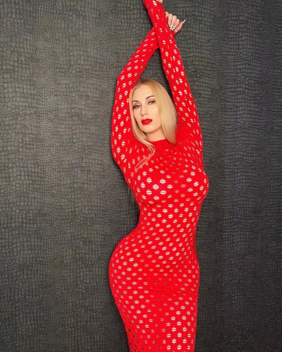 Amber hayes tight -fitting dress