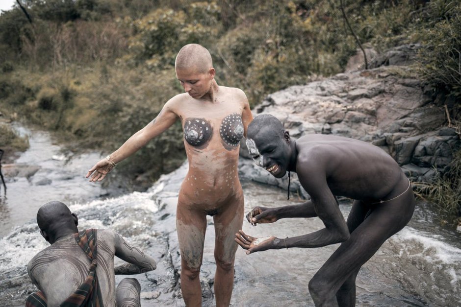 Naked women of African tribes