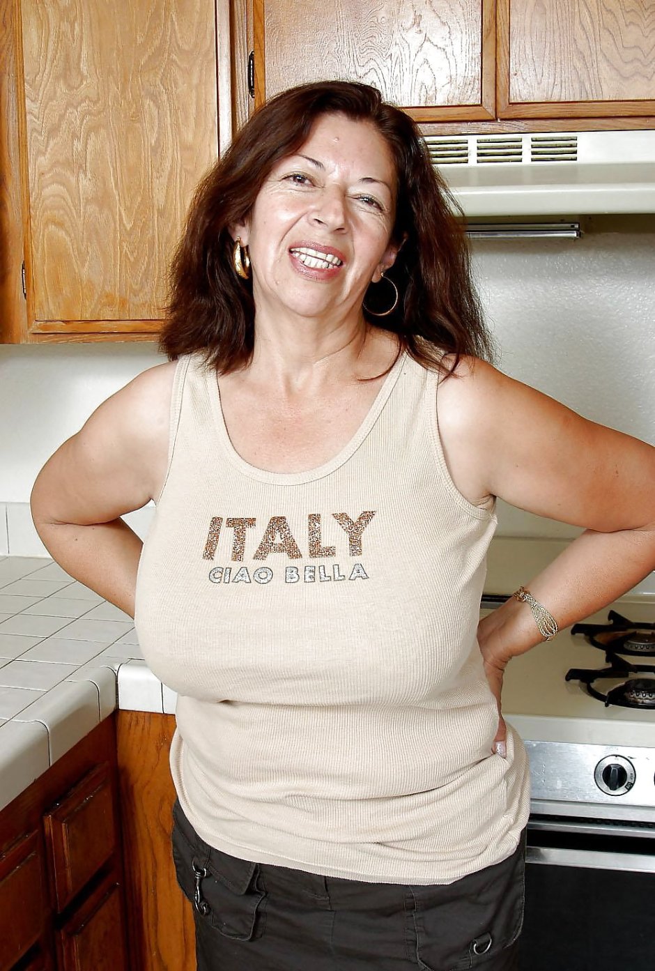Mature hairy in a T -shirt