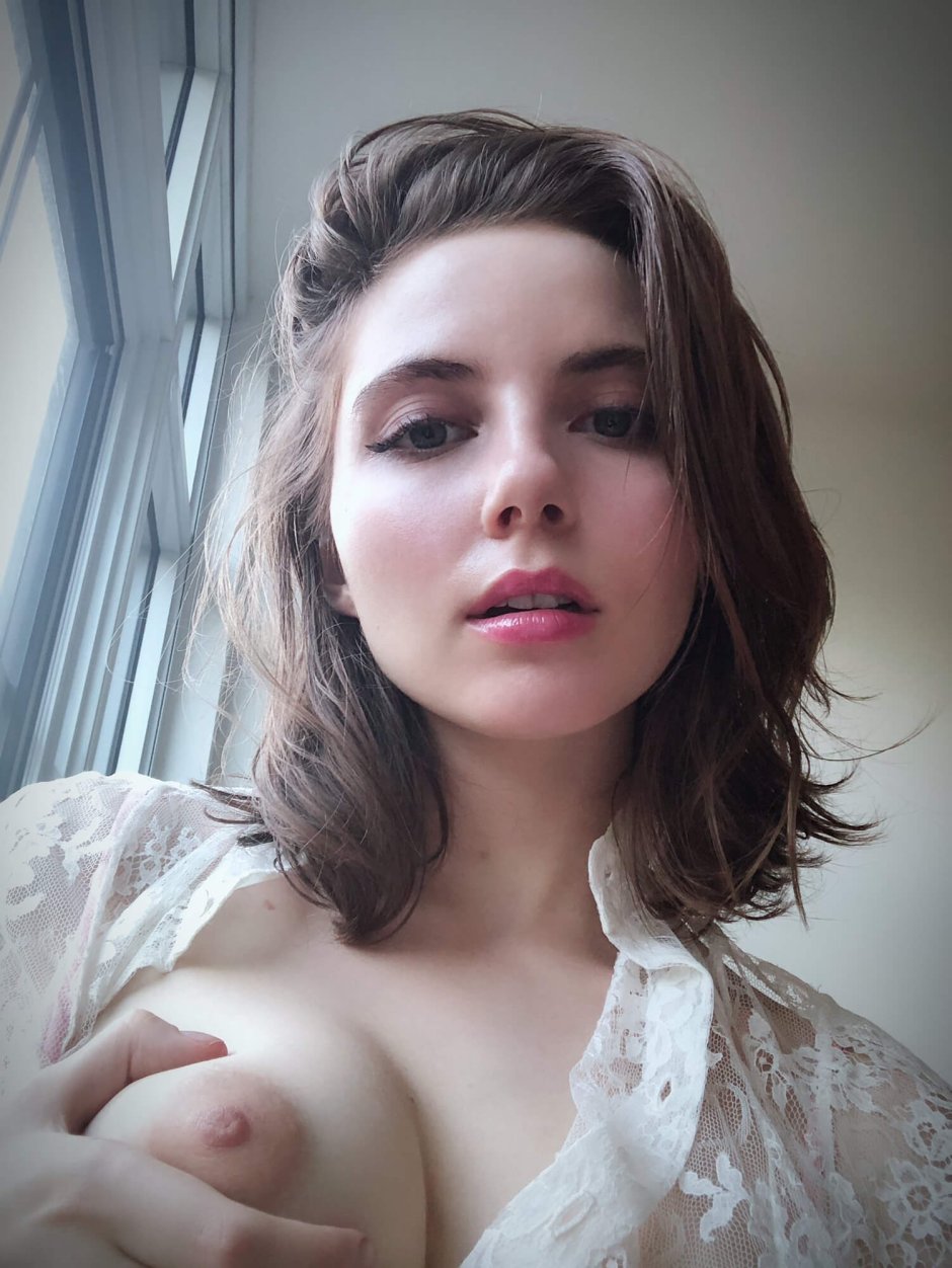 Liara Roux selfie hairy pussy