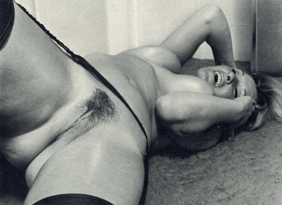 The crotch is a mature retro