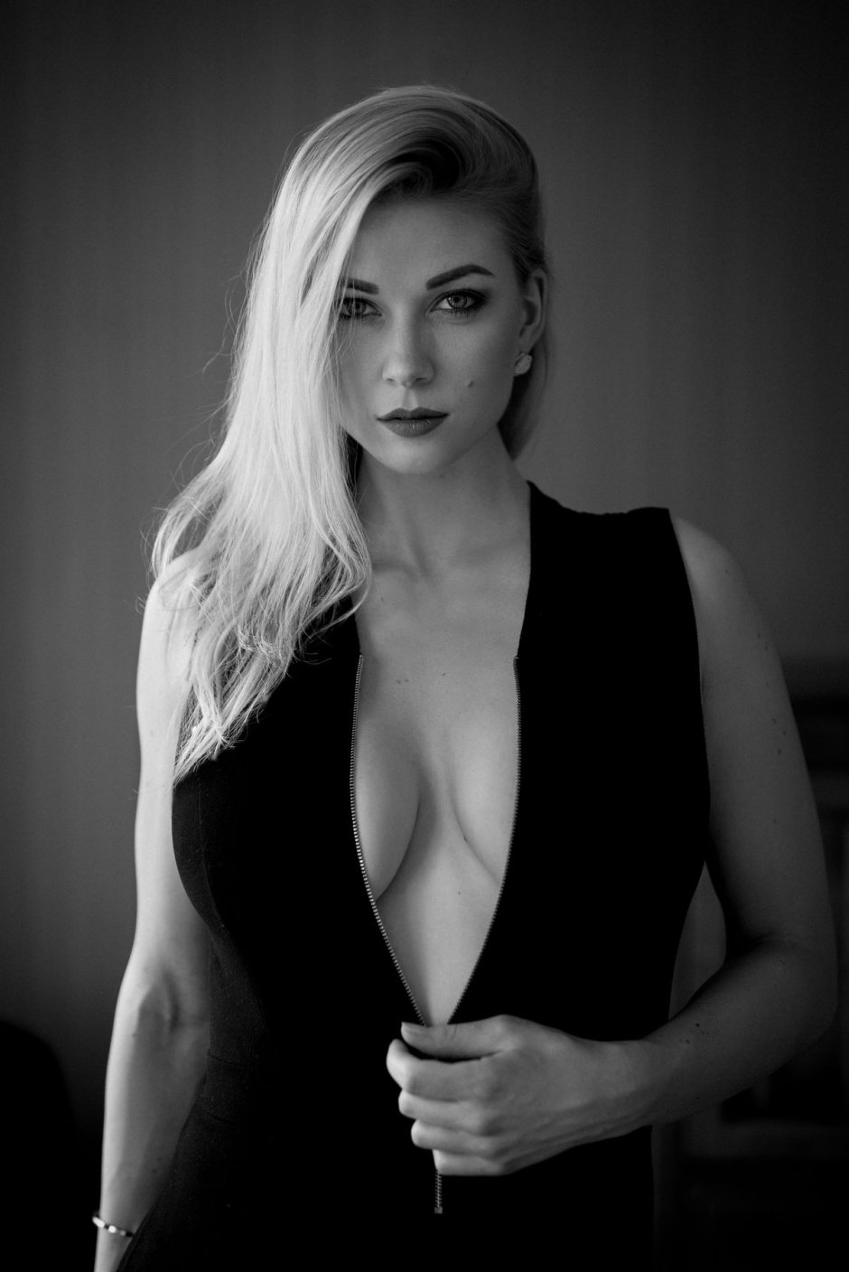 British surfyist Laura Crane