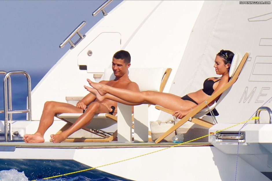 Georgina Rodriguez bare