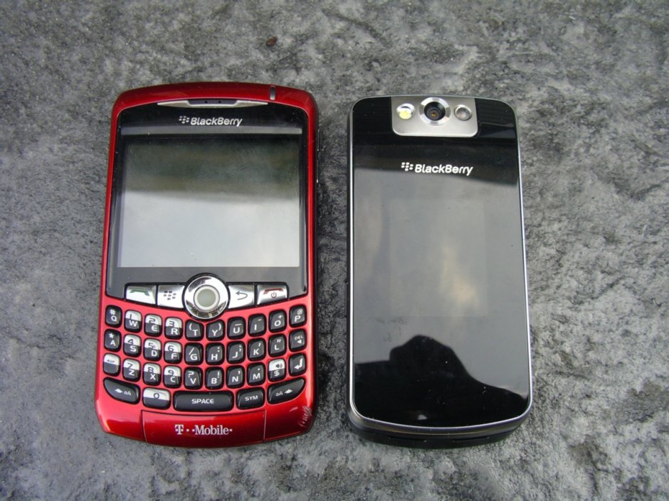 Blackberry Pearl Flip 8220