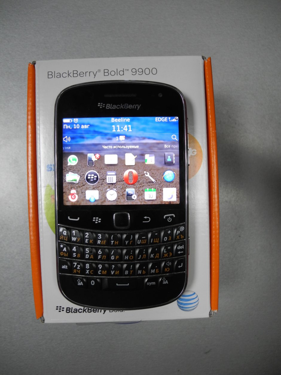 BlackBerry Pearl Flip 8220 Battle