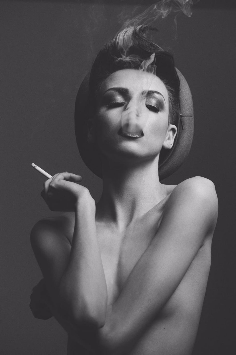 Alice Kashtanova Smoking