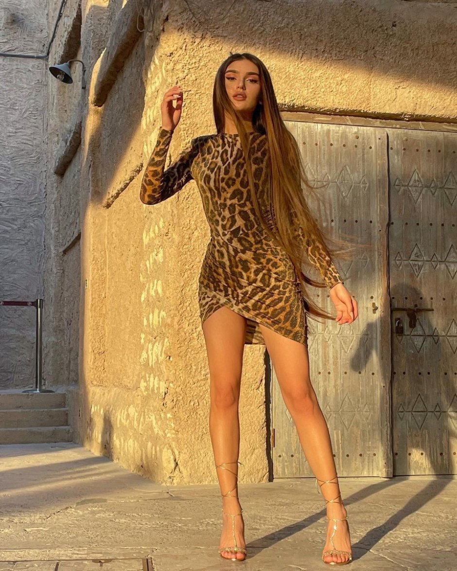 Dina Saeva legs