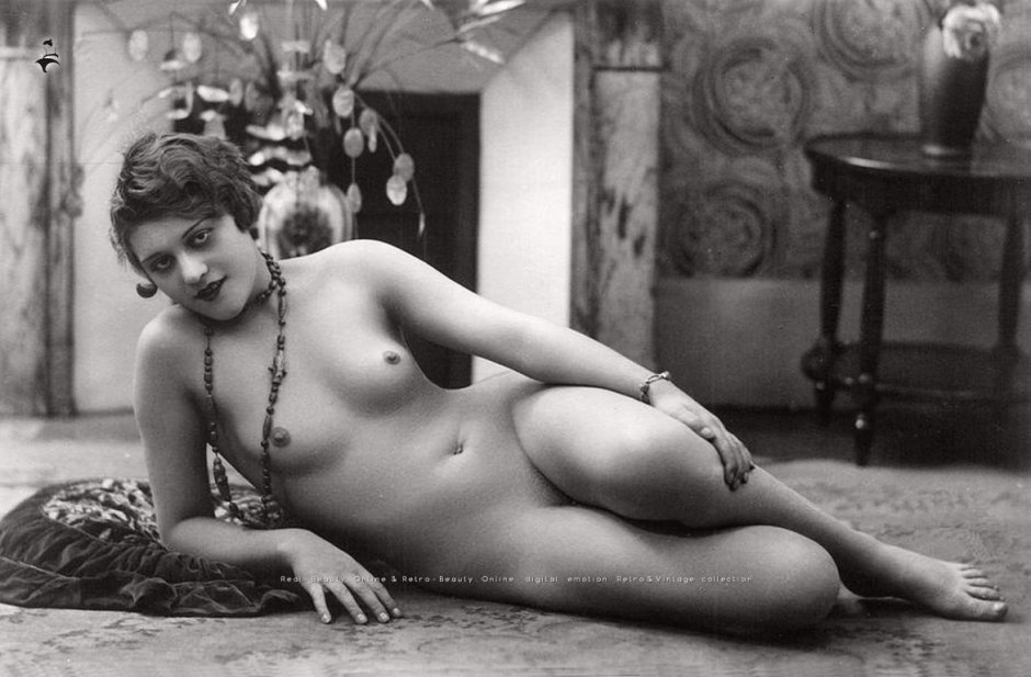 Beautiful naked ladies retro