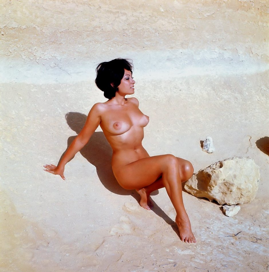 Retro beautiful women with hairy pubes