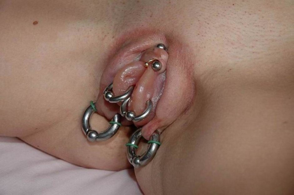 Cliter's hood piercing