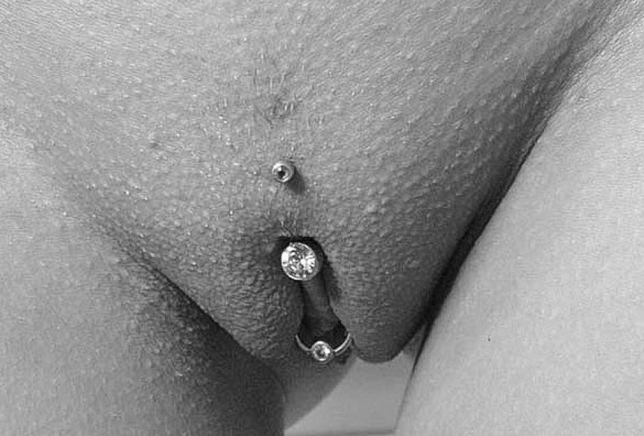 Cliter's hood piercing