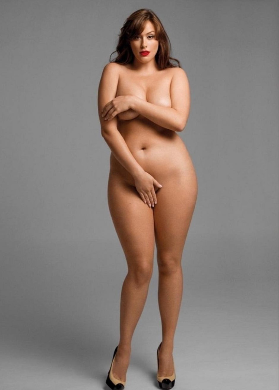Page trnah naked in bed