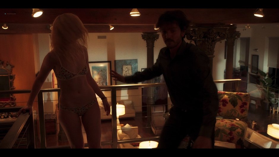 Ebigail Breslin in underwear