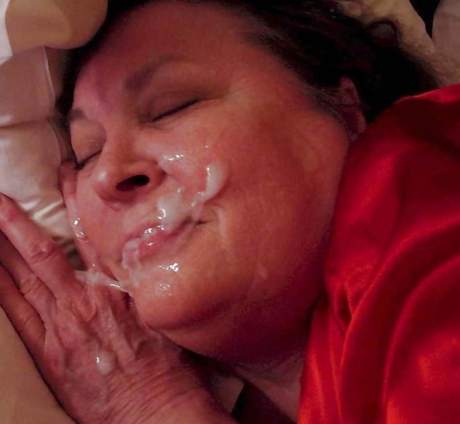 Cum in a mature wife on his stomach
