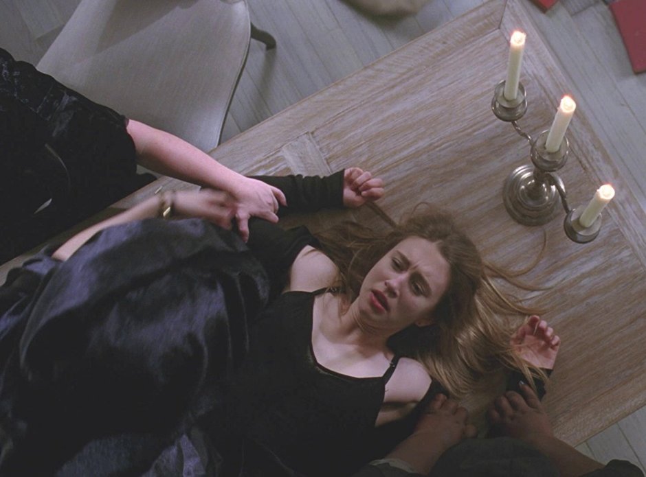 Taissa Farmig's legs