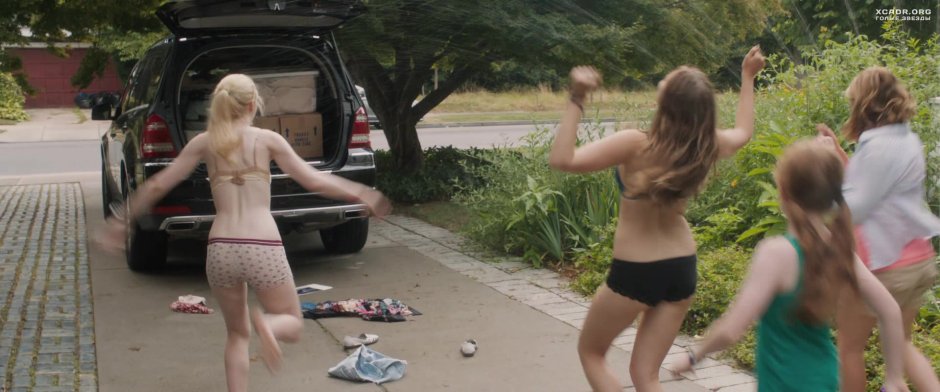 Dakota Fanning Naked in the movies